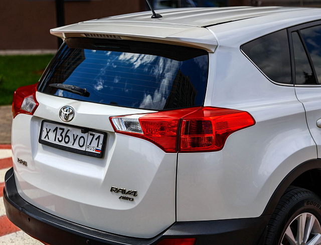 Toyota RAV4 белый 2014