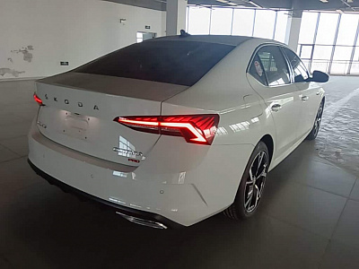 Skoda Octavia 1.4 л 2024 г. Белый, пробег 9800 км