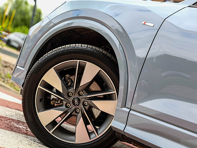 Audi Q2 серый 2025