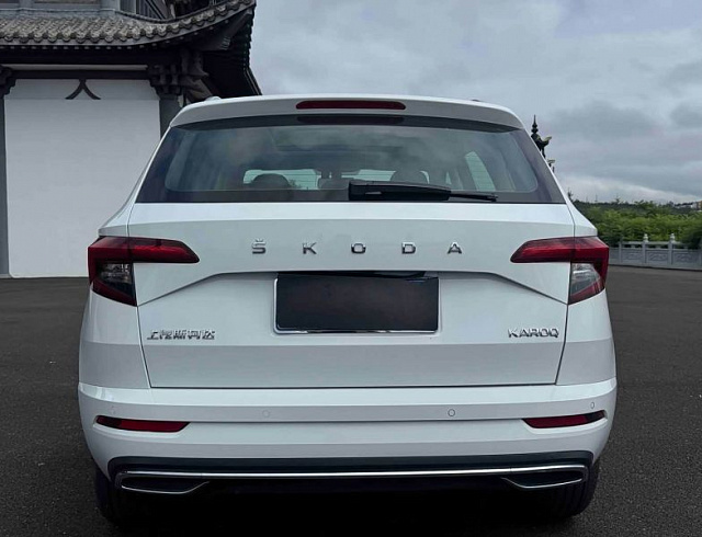 Skoda Karoq 1.4 л 2023 г. Белый, пробег 10000 км