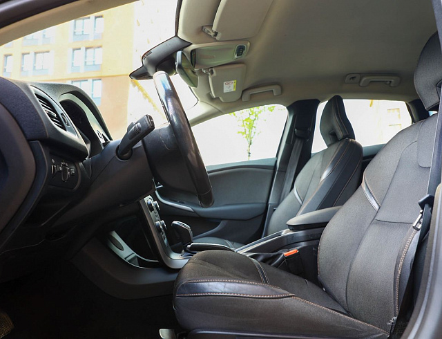 Volvo V40 Cross Country черный 2019