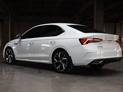 Skoda Octavia 1.4 л 2022 г. Белый, пробег 24800 км