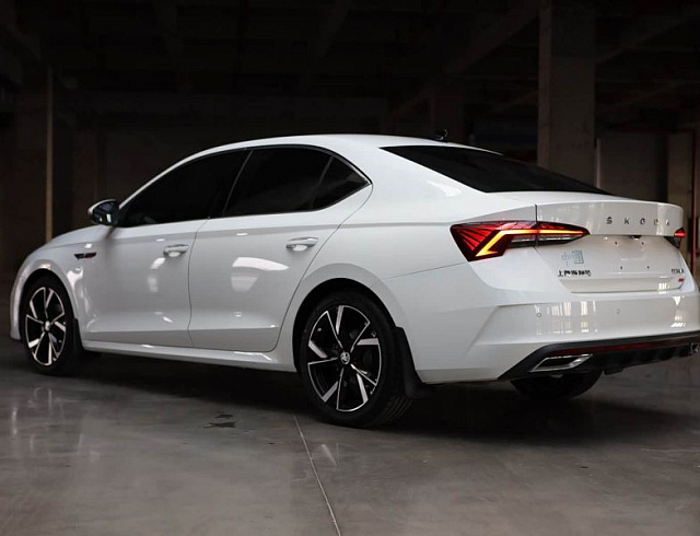 Skoda Octavia 1.4 л 2022 г. Белый, пробег 24800 км