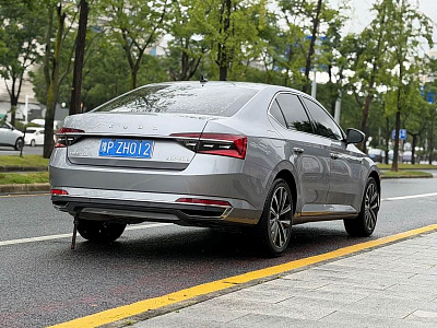 Skoda Superb 1.4 л 2022 г. Серебристо-серый, пробег 30000 км