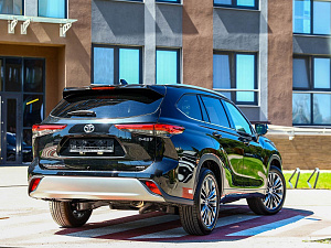 Toyota Highlander черный 2026
