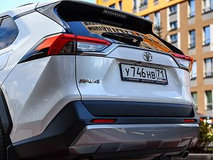 Toyota RAV4 белый 2021