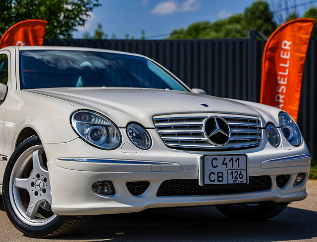 Mercedes-Benz E-Класс белый 2005