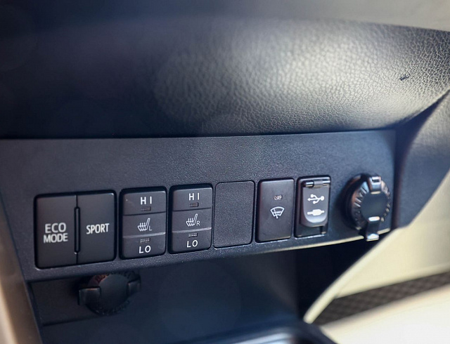 Toyota RAV4 белый 2014