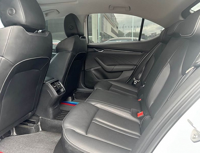 Skoda Octavia 1.4 л 2023 г. Белый, пробег 13000 км