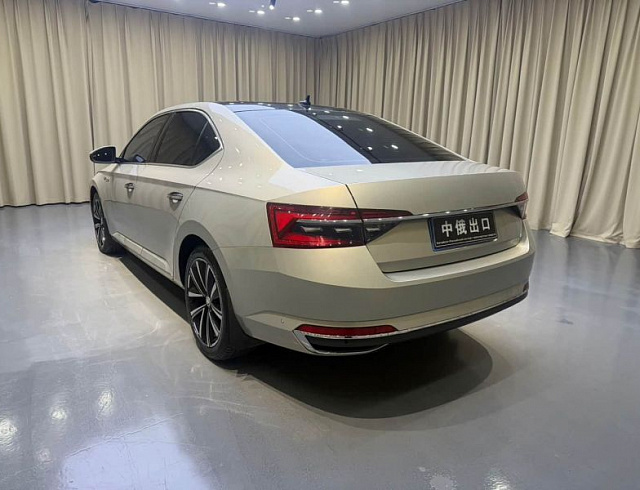 Skoda Superb 1.4 л 2023 г. шампань/коричневый, пробег 47000 км