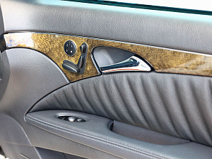 Mercedes-Benz E-Класс белый 2005