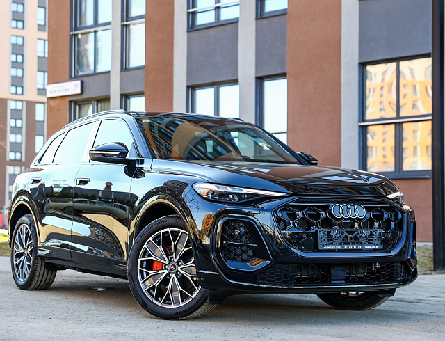 Audi Q5 черный 2025