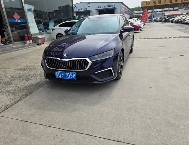 Skoda Octavia 1.4 л 2022 г. Голубой, пробег 38300 км