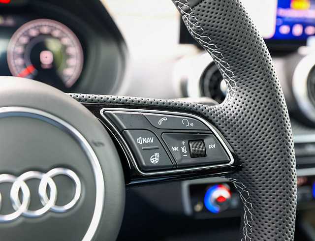 Audi Q2 серый 2025