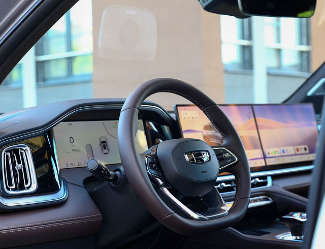 Geely Monjaro серый 2026