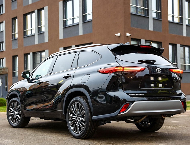 Toyota Highlander черный 2026