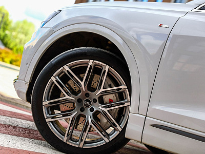 Audi Q8 белый 2018