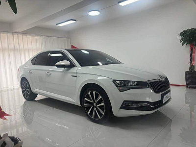 Skoda Superb 1.4 л 2023 г. Белый, пробег 13899 км
