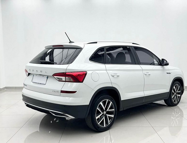 Skoda Kamiq 1.5 л 2023 г. Белый, пробег 18000 км
