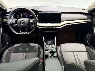 Skoda Octavia 1.4 л 2022 г. Серебристо-серый, пробег 24000 км