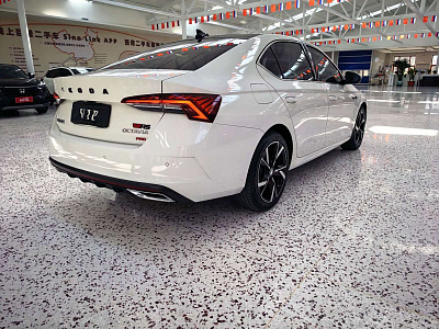 Skoda Octavia 1.4 л 2022 г. Белый, пробег 41000 км