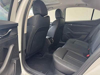 Skoda Octavia 1.4 л 2023 г. Белый, пробег 13899 км