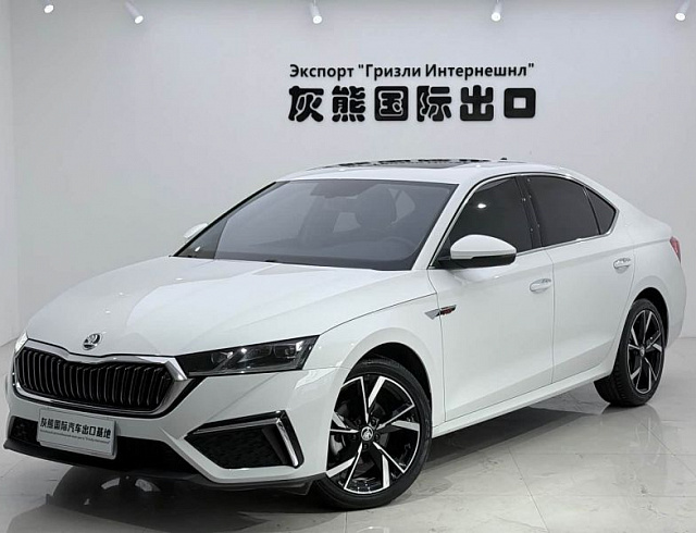 Skoda Octavia 1.4 л 2024 г. Белый, пробег 25000 км