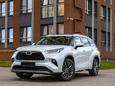 Toyota Highlander белый 2026