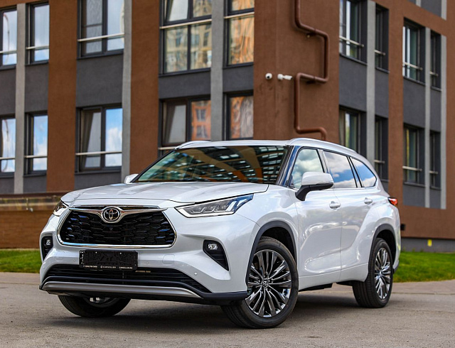 Toyota Highlander белый 2026