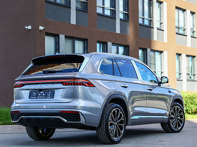 Geely Monjaro серый 2026