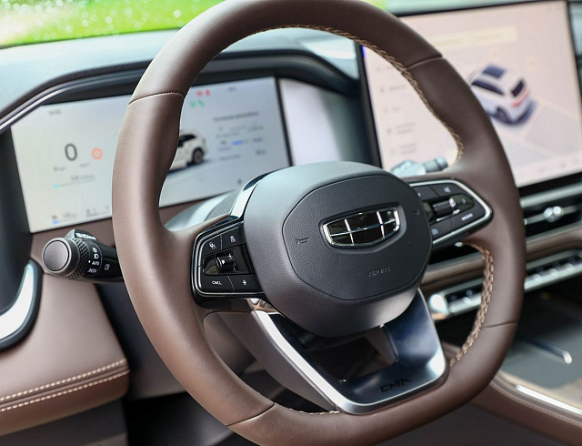 Geely Monjaro белый 2026