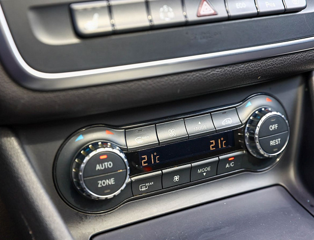 Mercedes-Benz CLA белый 2013