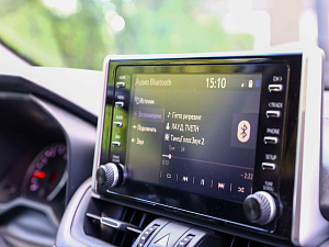 Toyota RAV4 белый 2021