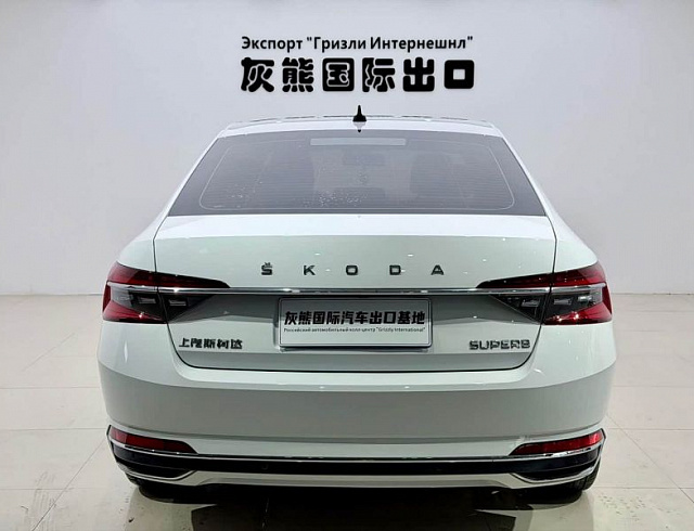 Skoda Superb 1.4 л 2023 г. Белый, пробег 45000 км