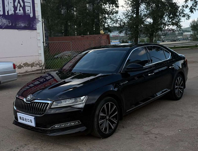 Skoda Superb 1.4 л 2023 г. Чёрный, пробег 43000 км