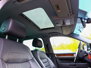 Volkswagen Touareg черный 2008