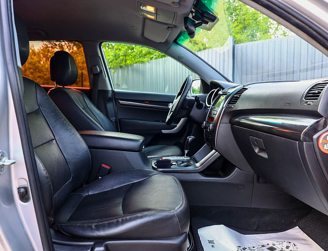 Kia Sorento серебро 2012