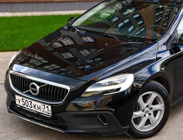 Volvo V40 Cross Country черный 2019