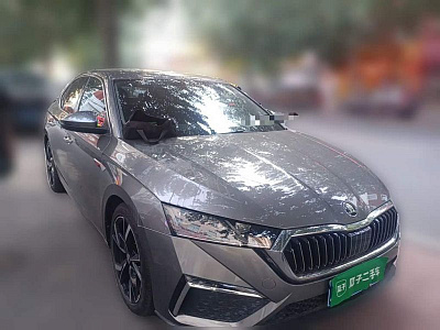 Skoda Octavia 1.4 л 2022 г. Серебристо-серый, пробег 21500 км