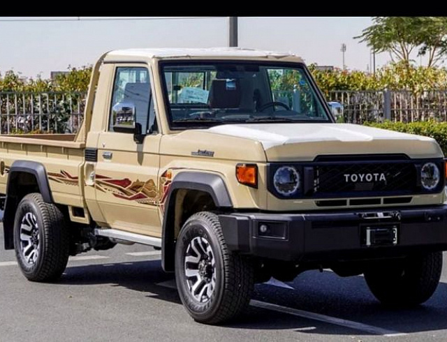 Toyota Land Cruiser 70 4.0 л 2026 г. Бежевый