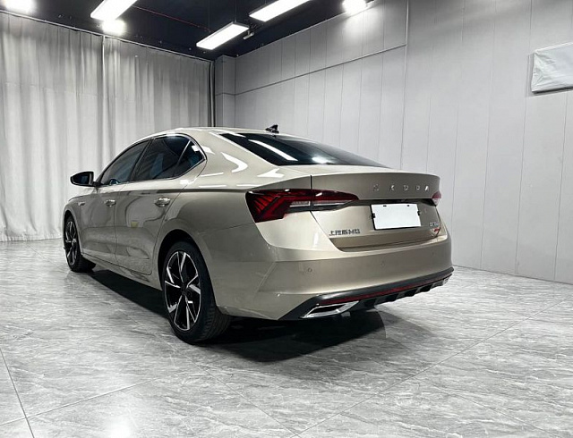 Skoda Octavia 1.4 л 2023 г. желто-оранжевый, пробег 49000 км