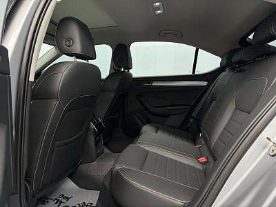 Skoda Superb 1.4 л 2023 г. Серебристо-серый, пробег 29000 км