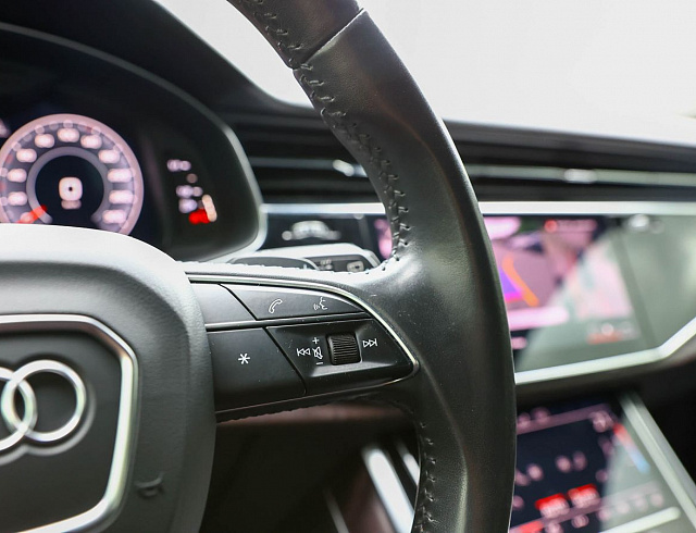 Audi Q8 белый 2018