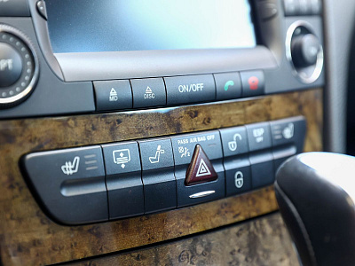 Mercedes-Benz E-Класс белый 2005