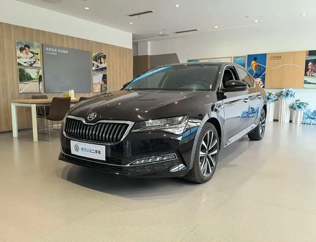 Skoda Superb 1.4 л 2024 г. Чёрный, пробег 21800 км