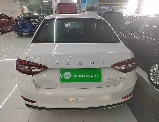 Skoda Octavia 1.2 л 2021 г. Белый, пробег 39900 км