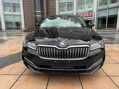 Skoda Superb 1.4 л 2023 г. Чёрный, пробег 30500 км