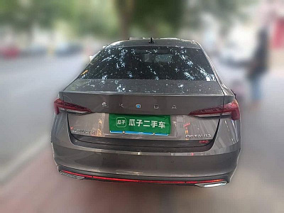 Skoda Octavia 1.4 л 2022 г. Серебристо-серый, пробег 21500 км