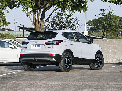 Nissan Quasqai 2.0 XV+ Leading