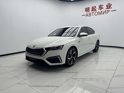 Skoda Octavia 1.4 л 2023 г. Белый, пробег 21000 км